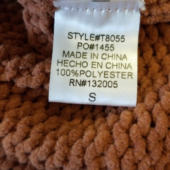 NWT Entro sweater - CUTE BACK ALERT! - Picture 3 of 4